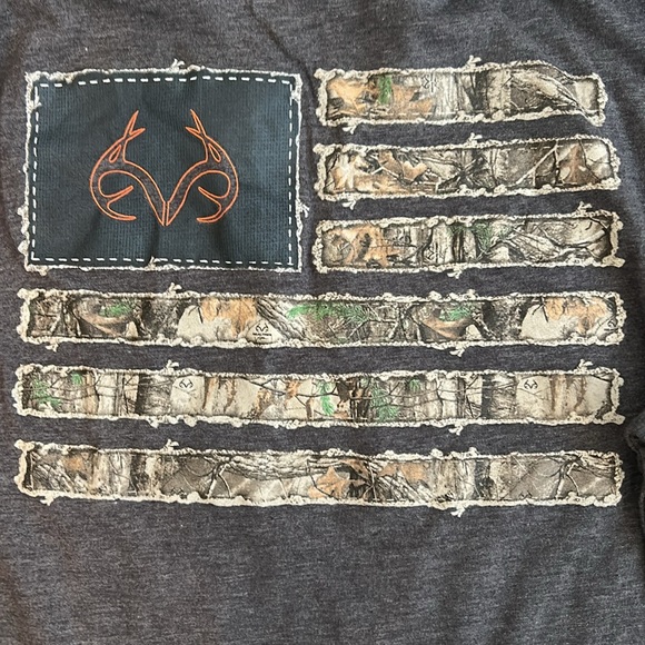 Real tree long sleeve shirt men’s size medium with flag on back - Picture 4 of 7